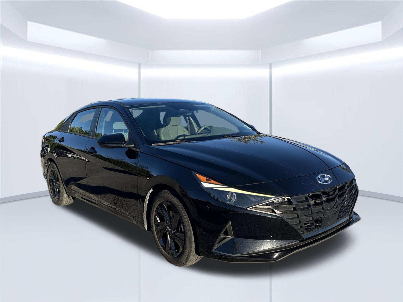 Used 2021 Hyundai Elantra SEL w/ Convenience Package FWD image 3