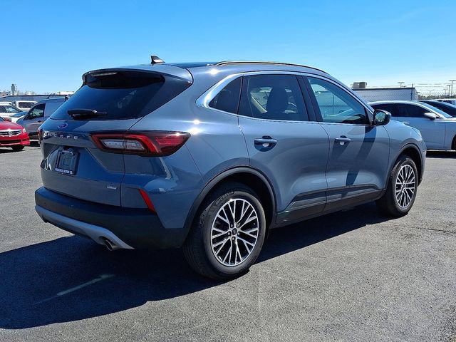 Certified 2025 Ford Escape SE image 6