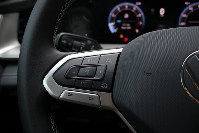 New 2025 Volkswagen Tiguan SE image 9