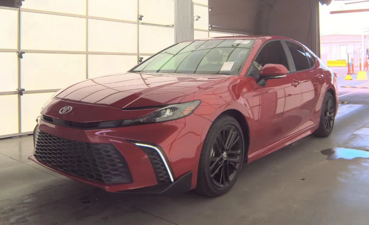Used 2026 Toyota Camry SE w/ Multimedia Upgrade Package FWD image 1