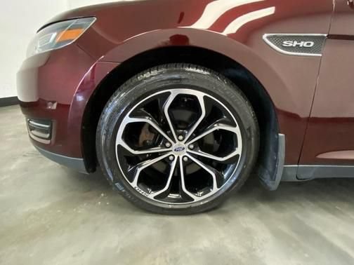 Used 2018 Ford Taurus SHO w/ Driver Assist Package AWD/4WD image 18