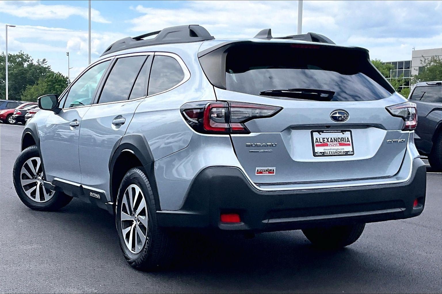 Used 2023 Subaru Outback Premium AWD/4WD image 10