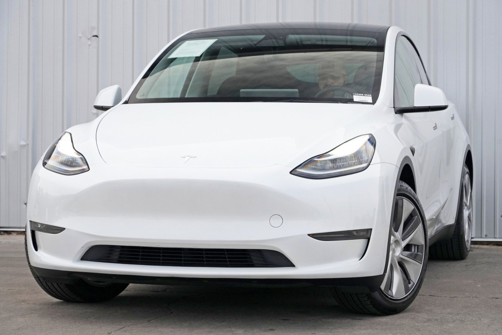 Used 2023 Tesla Model Y Long Range image 3
