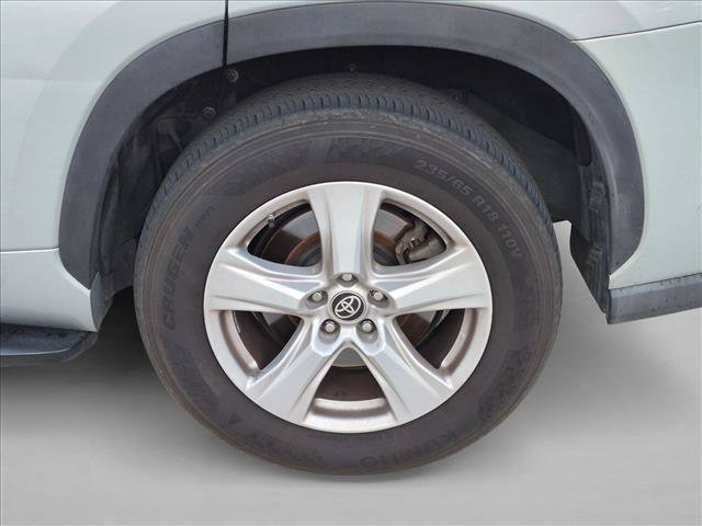 Used 2021 Toyota Highlander LE FWD image 20