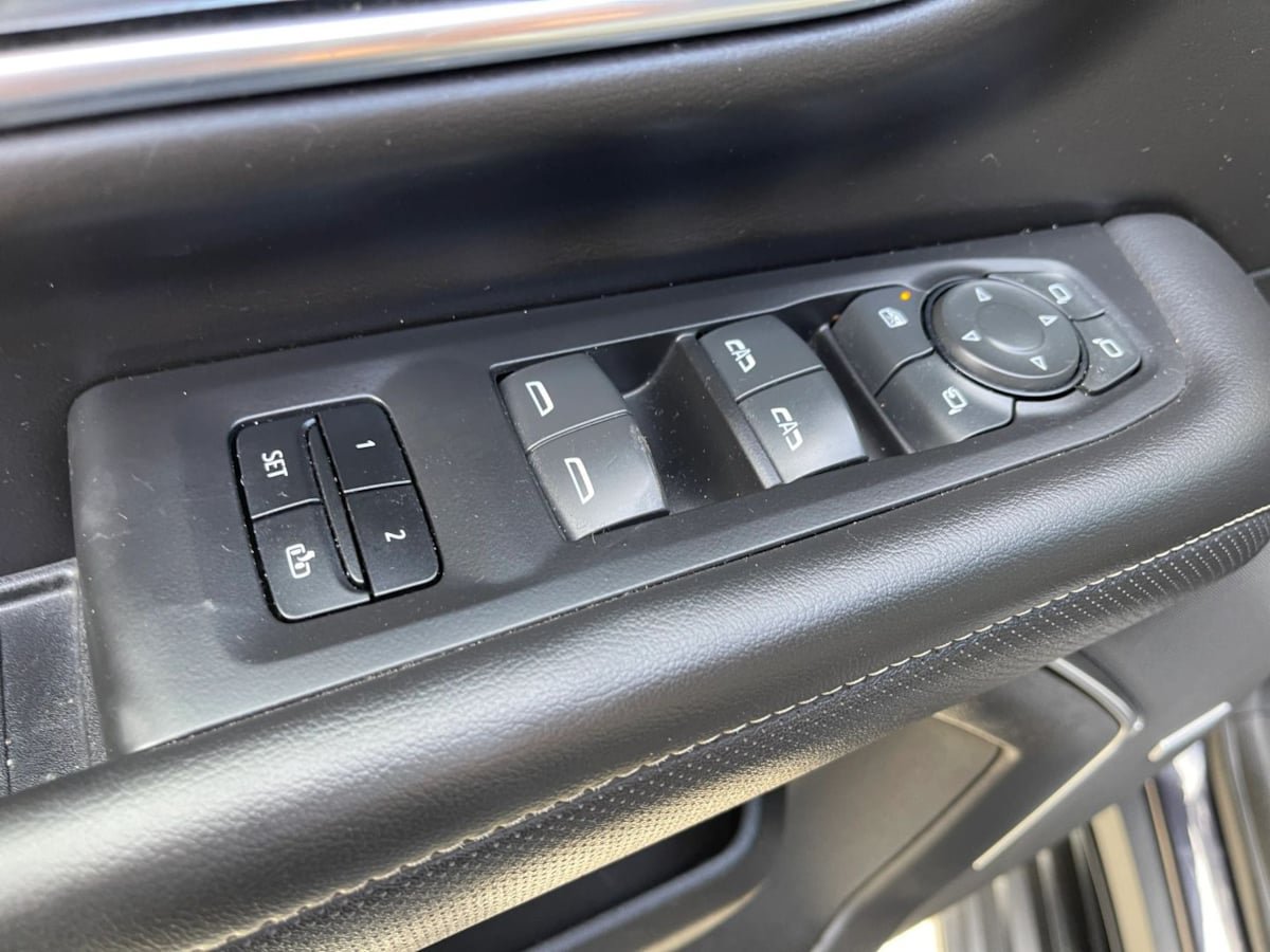 Used 2024 GMC Yukon SLT w/ SLT Premium Package AWD/4WD image 20