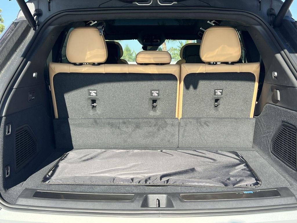 New 2025 Cadillac Escalade IQ Luxury 2 image 32