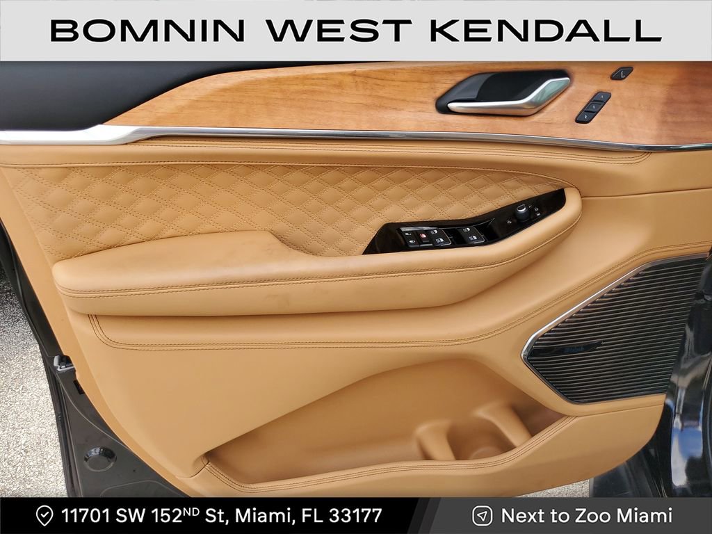 Used 2023 Jeep Grand Cherokee Summit image 21