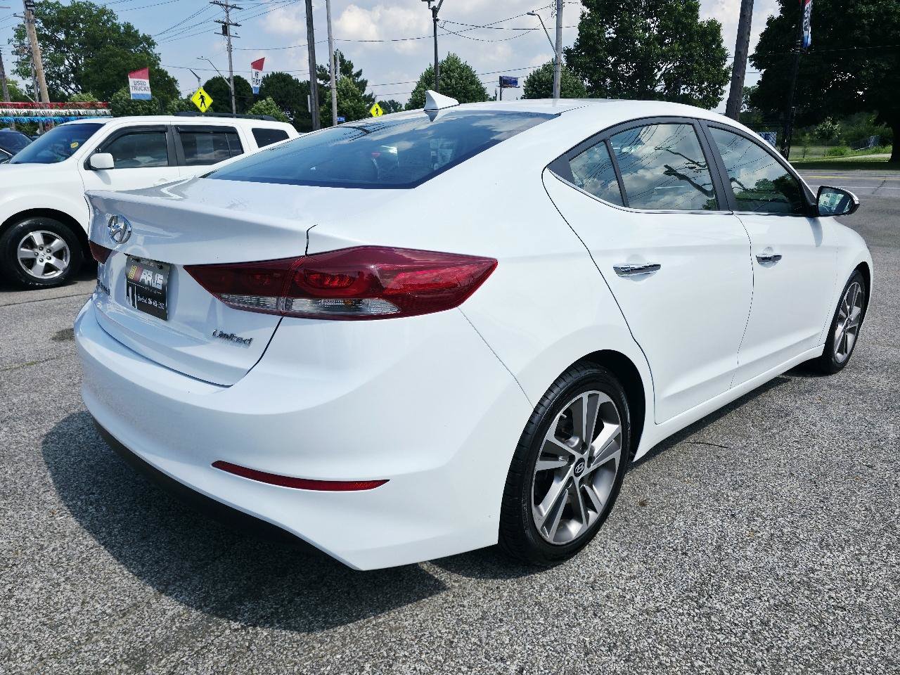 Used 2017 Hyundai Elantra Limited w/ Limited Tech Package 04 FWD image 5
