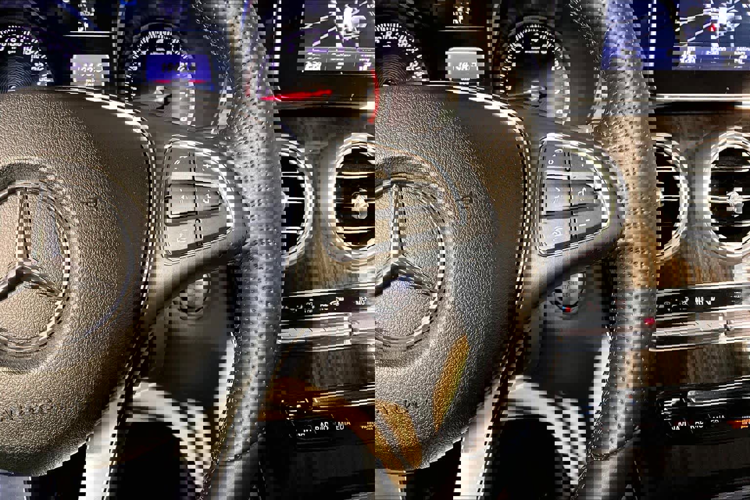 Used 2017 Mercedes-Benz GLC 300 4MATIC image 25