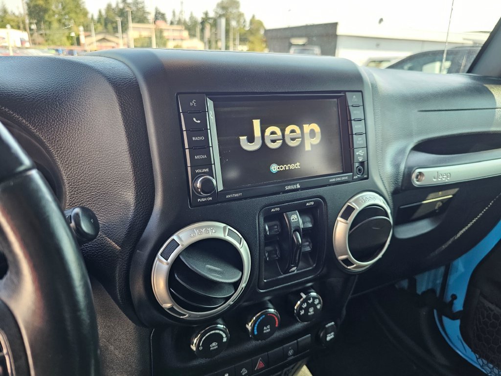 Used 2017 Jeep Wrangler Unlimited Rubicon w/ Connectivity Group AWD/4WD image 24