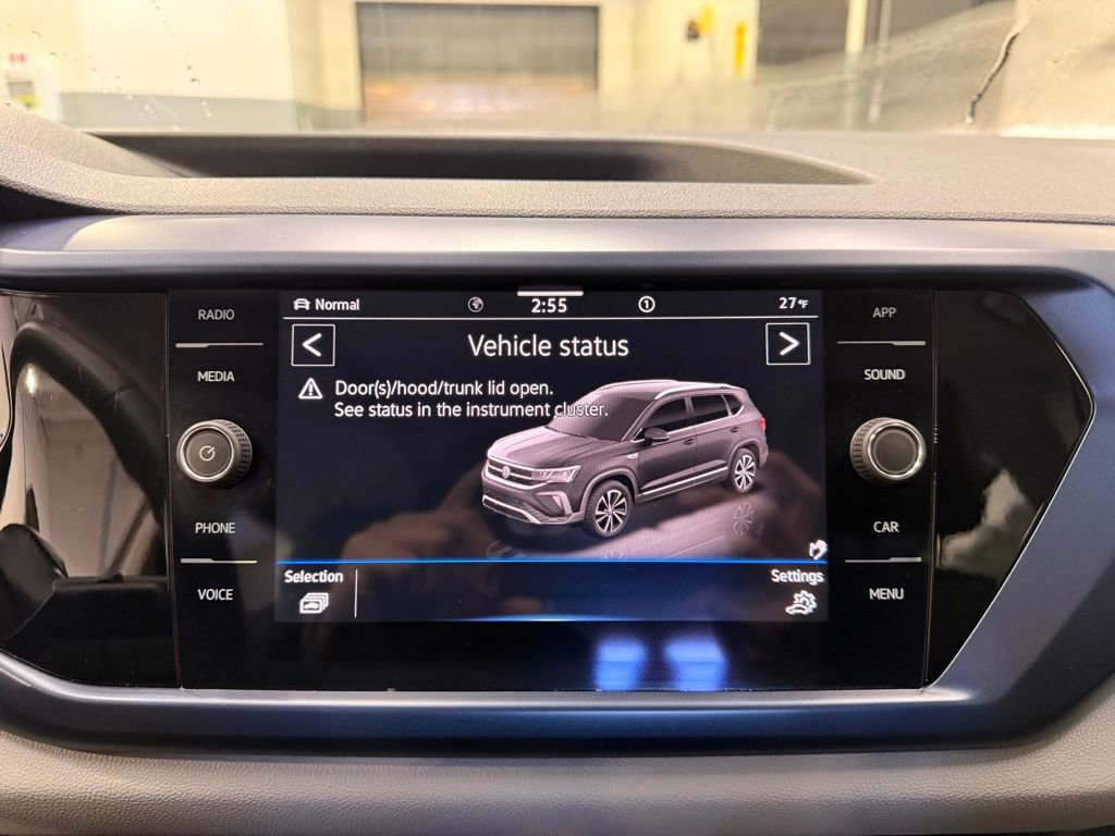 Used 2022 Volkswagen Taos SE image 16