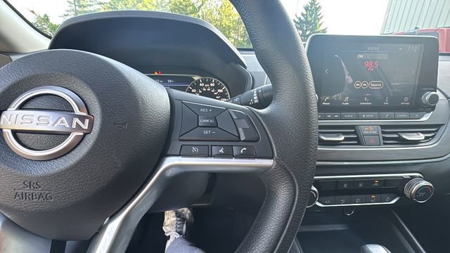 Used 2025 Nissan Altima 2.5 SV FWD image 19