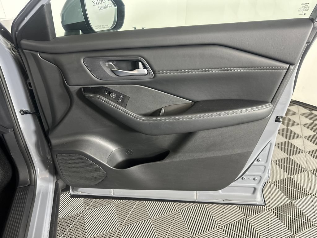 Used 2024 Nissan Rogue SL w/ SL Premium Package FWD image 14