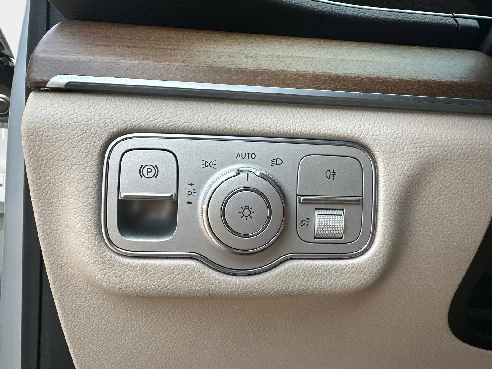 Certified 2022 Mercedes-Benz GLE 350 4MATIC w/ Premium Package image 28