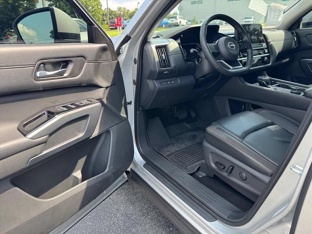Certified 2024 Nissan Pathfinder SL AWD/4WD image 15