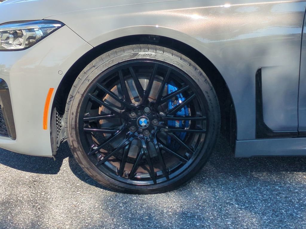 Used 2022 BMW 750i xDrive w/ Executive Package image 12