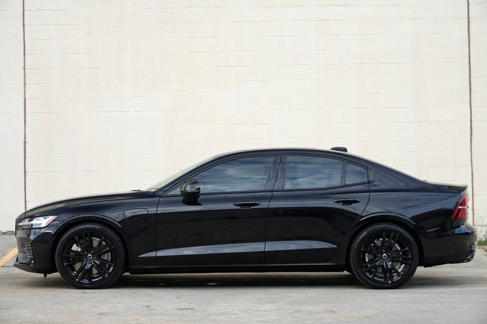 Used 2022 Volvo S60 T8 R-Design w/ Climate Package AWD/4WD image 9