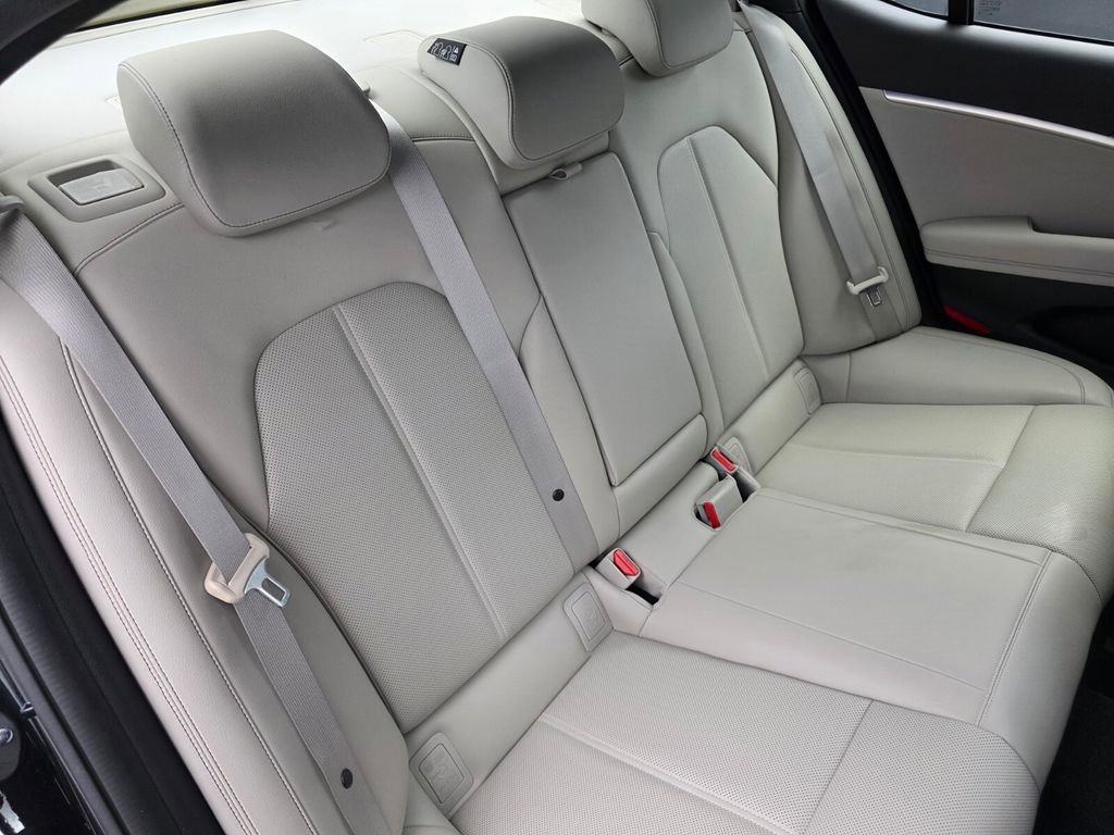 Used 2023 Genesis G70 2.0T RWD image 29
