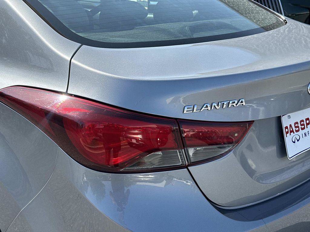 Used 2016 Hyundai Elantra SE w/ Option Group 02 FWD image 10