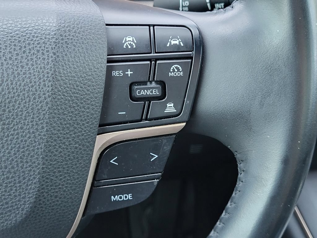 Used 2023 Toyota Crown AWD/4WD image 15