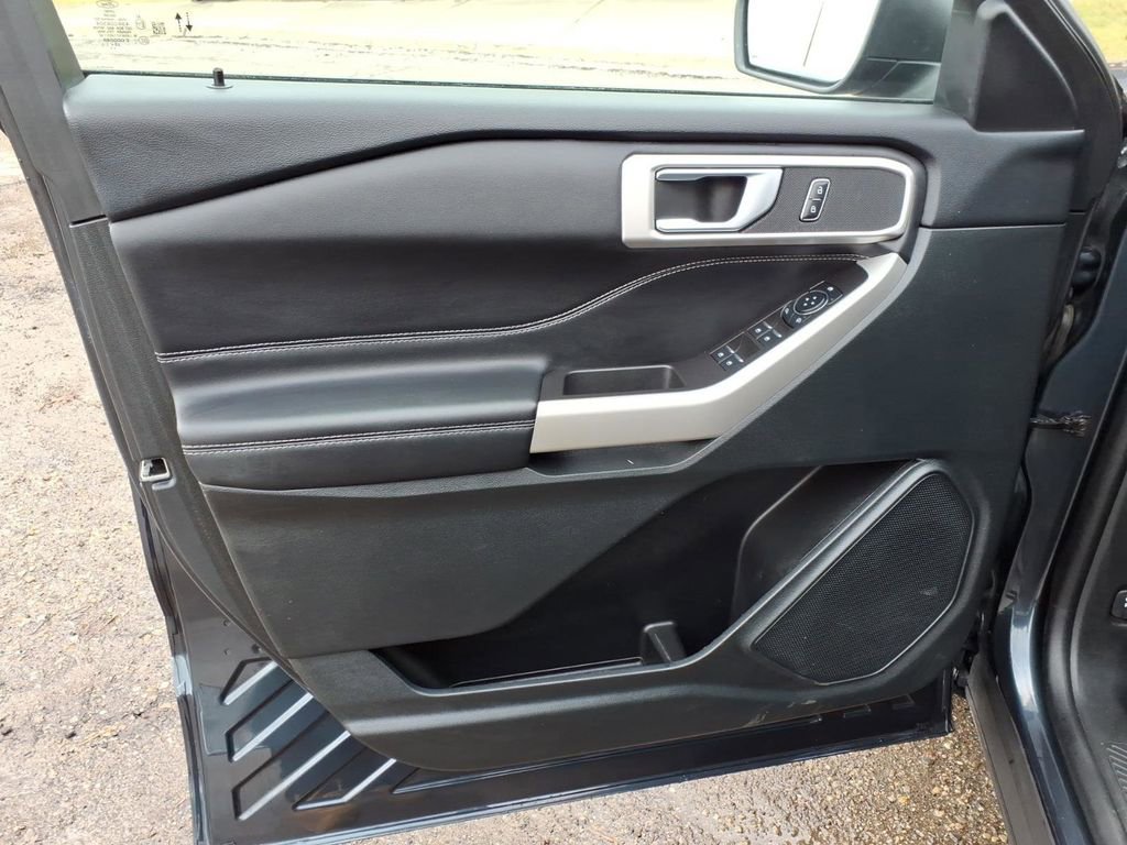 Used 2024 Ford Explorer XLT w/ Equipment Group 202A image 14
