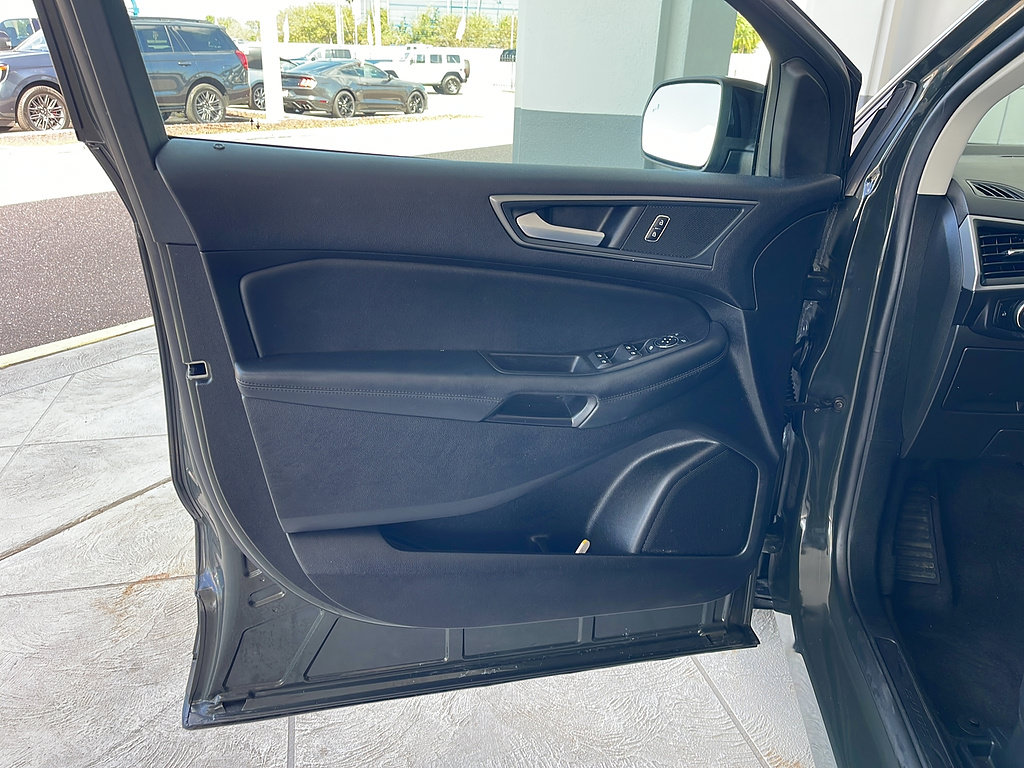 Certified 2024 Ford Edge SE w/ Black Appearance Package AWD/4WD image 8