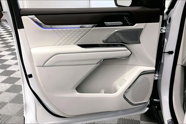 Used 2025 GMC Acadia Denali w/ Super Cruise Package image 19