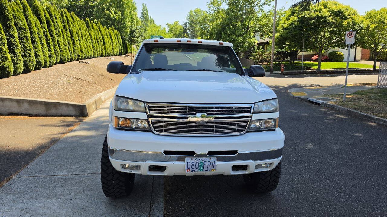 Used 2005 Chevrolet Silverado 2500 LS w/ Heavy-Duty Power Package AWD/4WD image 2