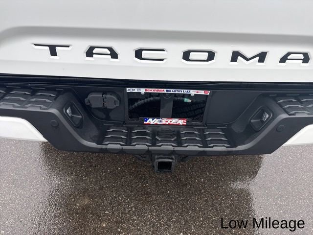 Used 2020 Toyota Tacoma TRD Off-Road w/ TRD Premium Off Road Package AWD/4WD image 5