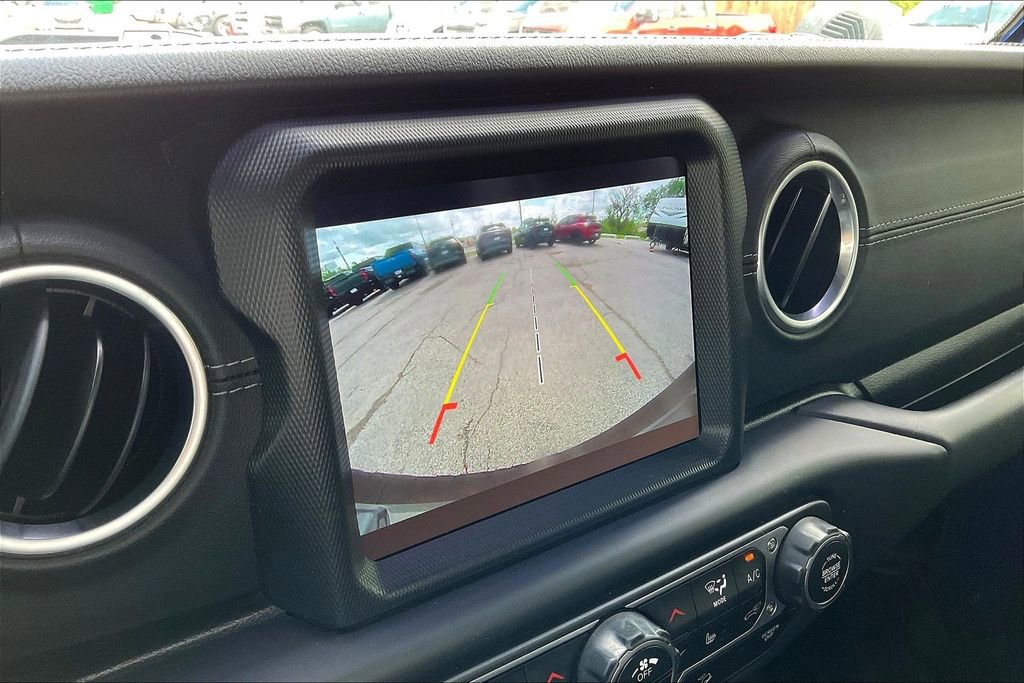 Used 2018 Jeep Wrangler Unlimited Sahara AWD/4WD image 23