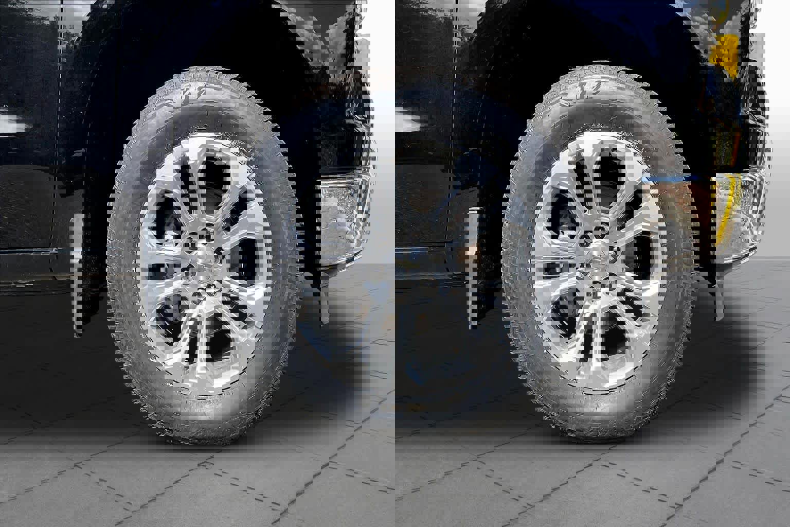 Used 2023 Chevrolet Silverado 1500 LTZ w/ LTZ Premium Package AWD/4WD image 10