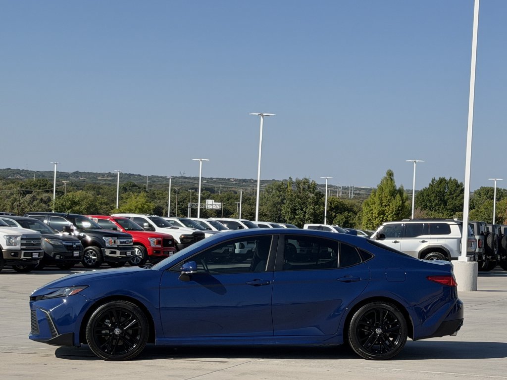 Used 2025 Toyota Camry SE FWD image 3
