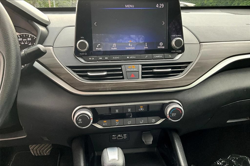 Used 2024 Nissan Altima 2.5 SV FWD image 14