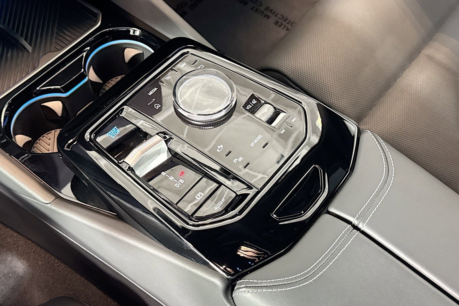 Used 2025 BMW i5 M60 w/ Premium Package image 16