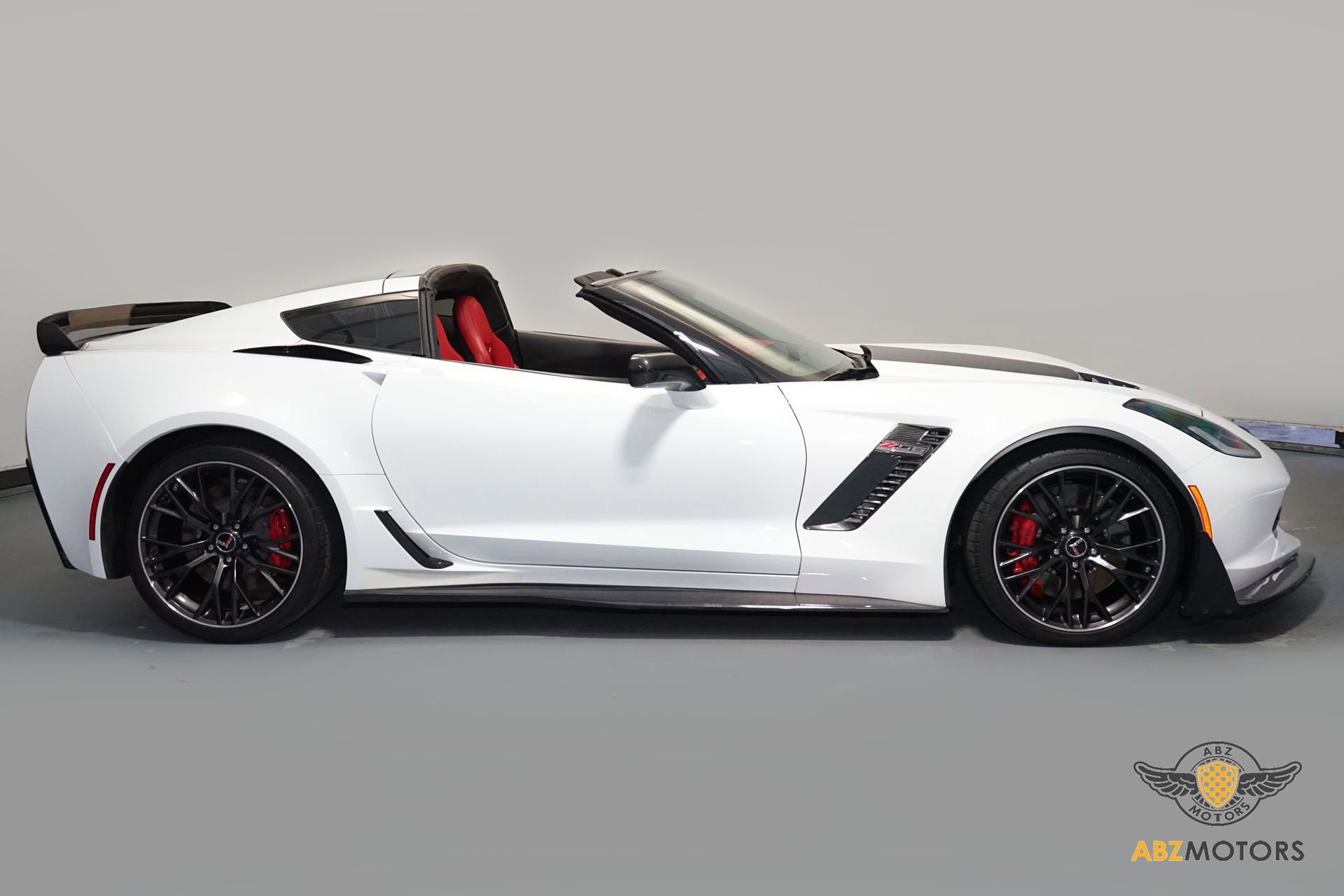 Used 2015 Chevrolet Corvette Z06 w/ 3LZ Preferred Equipment Group RWD image 3