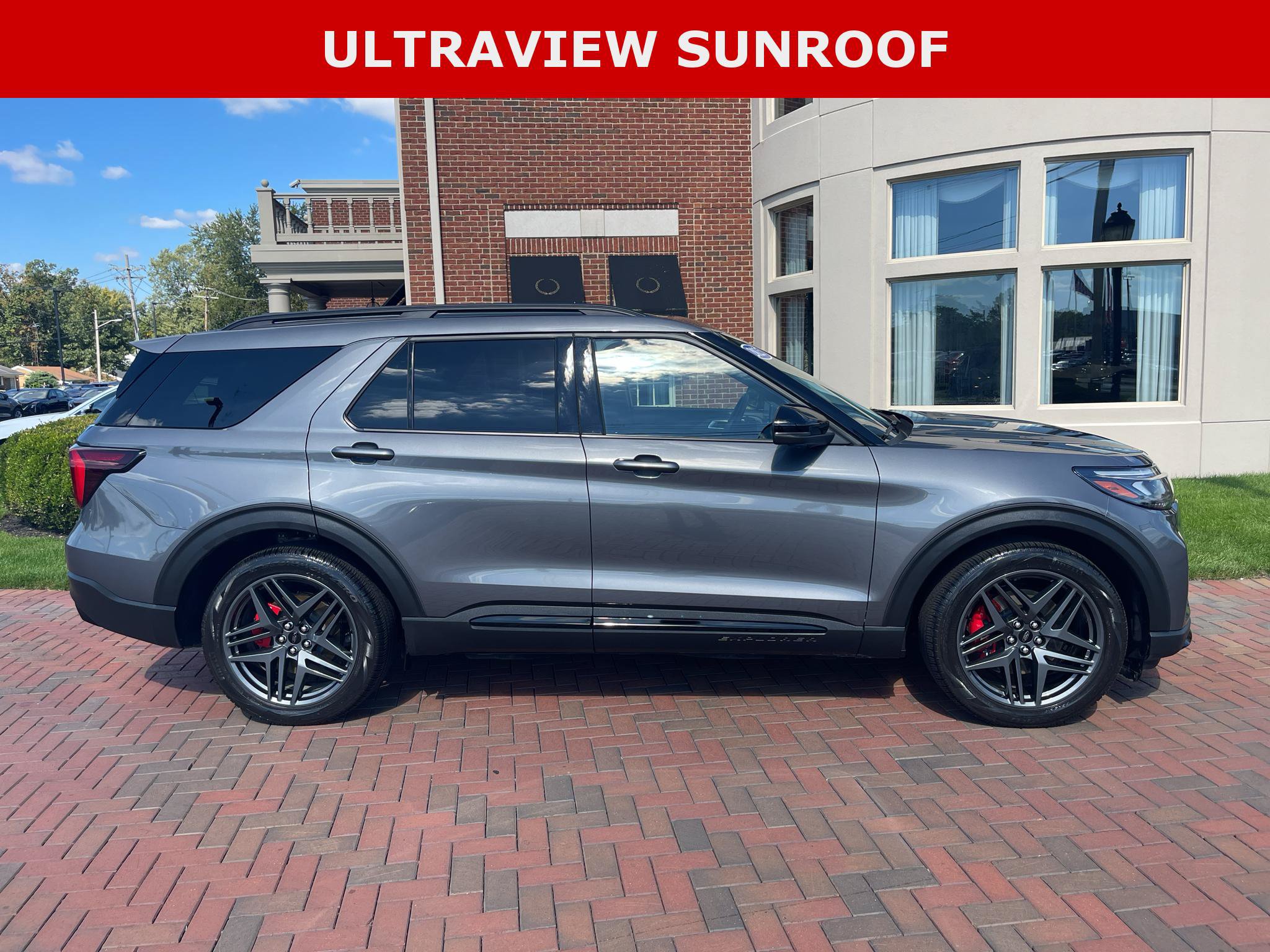 Used 2025 Ford Explorer ST AWD/4WD image 7