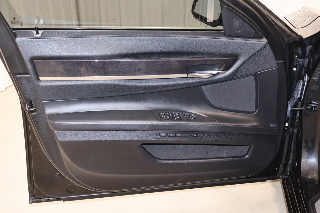 Used 2011 BMW 750Li xDrive image 10