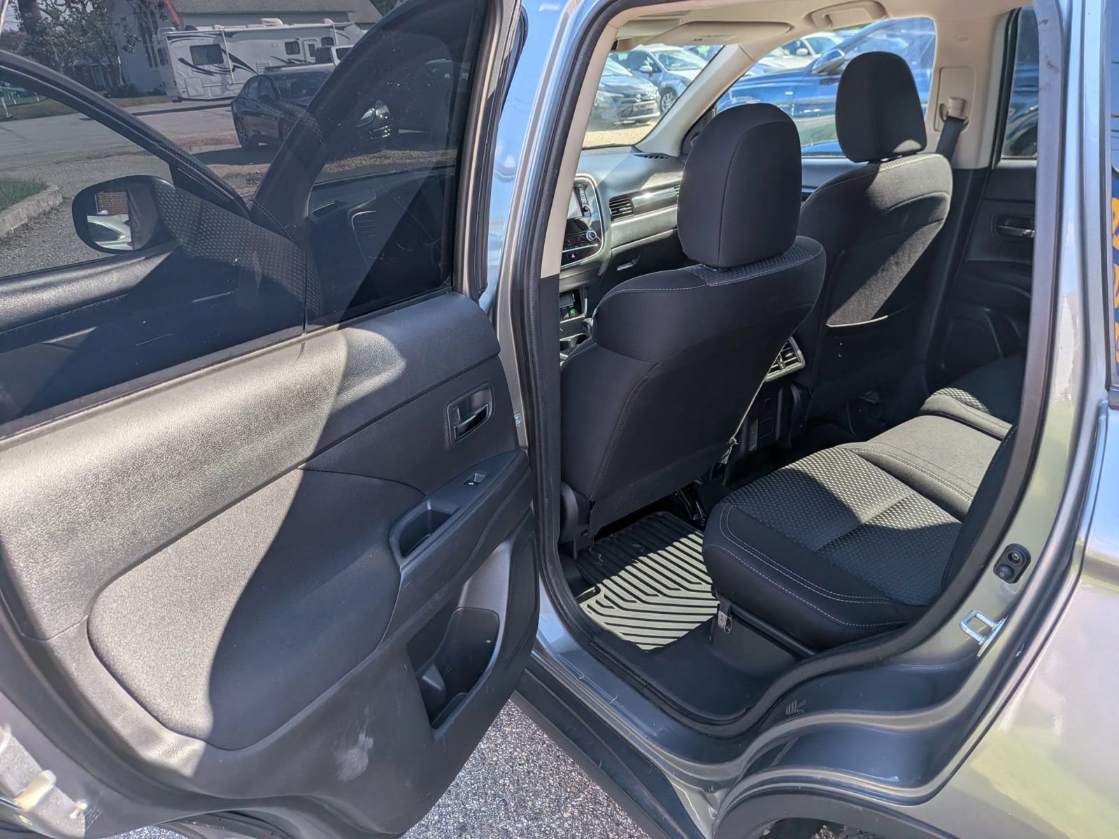 Used 2020 Mitsubishi Outlander ES FWD image 20