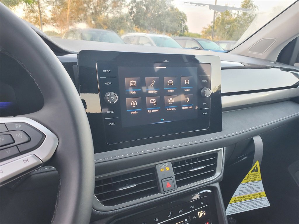 New 2025 Volkswagen Taos SE image 9