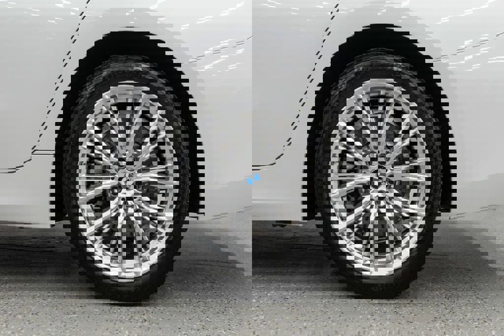 Used 2024 BMW 330i xDrive Sedan w/ Convenience Package image 35