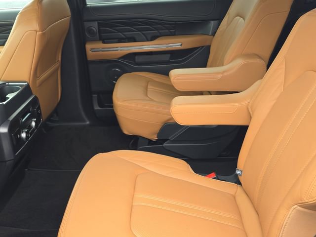 Used 2024 Ford Expedition Platinum image 13