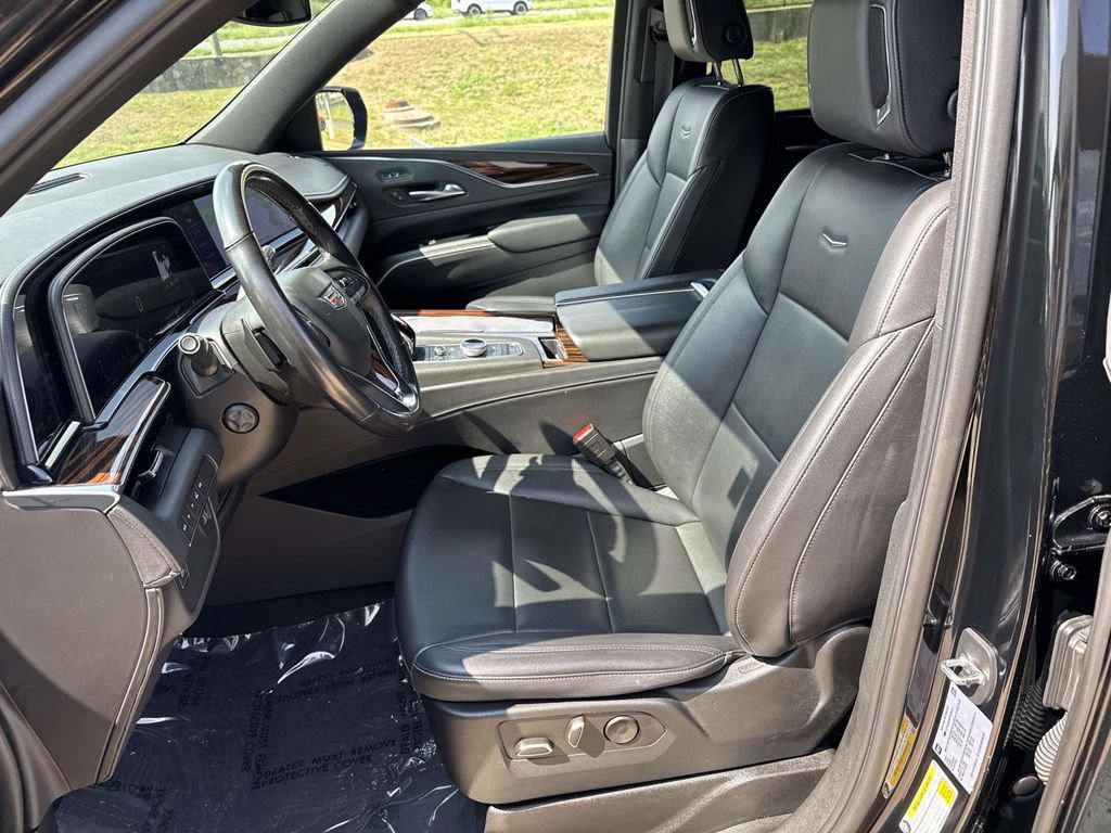 Used 2023 Cadillac Escalade ESV Luxury AWD/4WD image 6