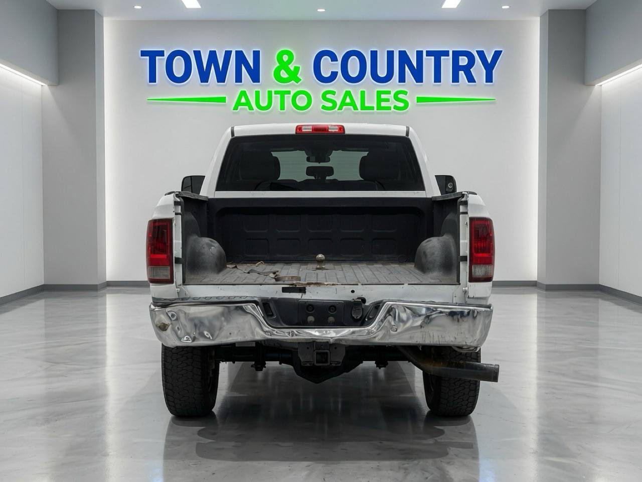 Used 2013 RAM 2500 Tradesman w/ Chrome Appearance Group AWD/4WD image 4