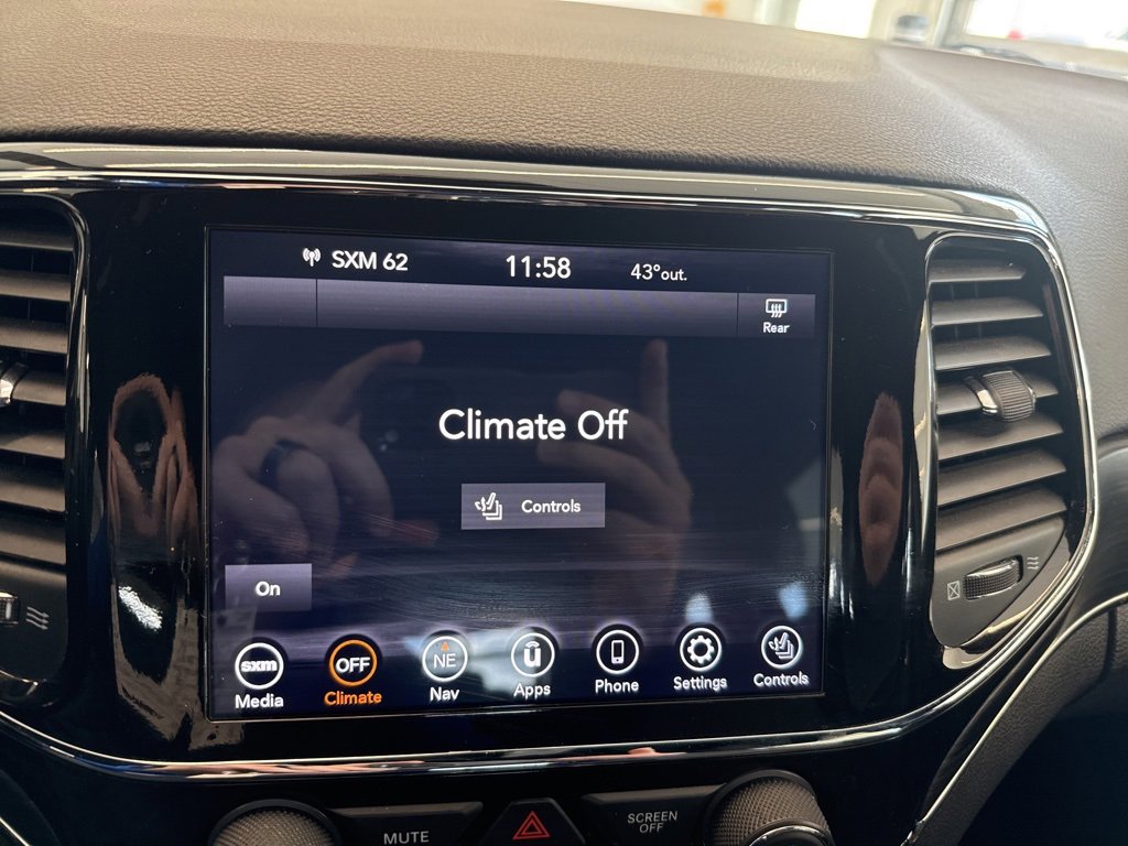 Used 2022 Jeep Grand Cherokee Limited image 14