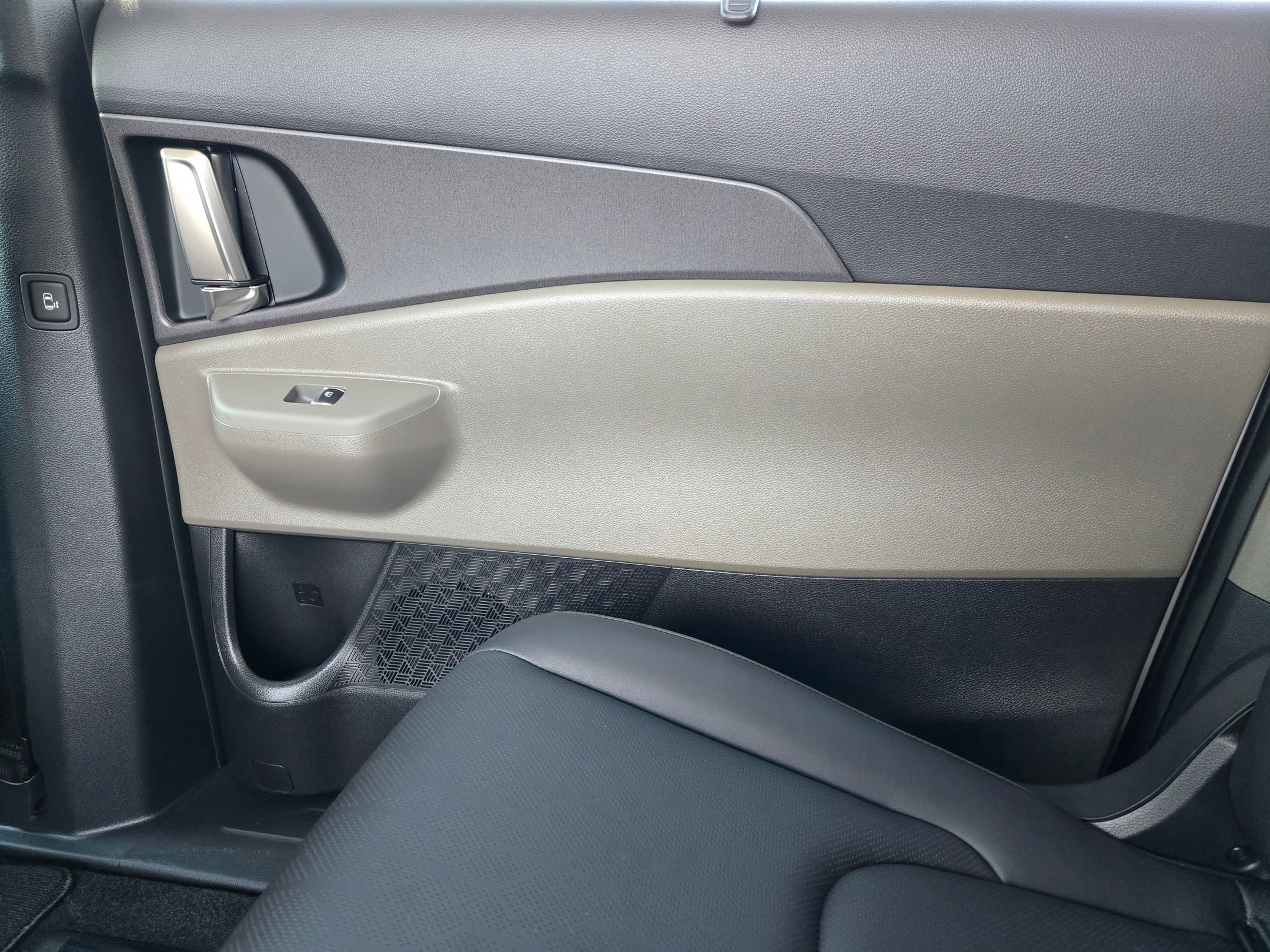 New 2026 Kia Carnival EX FWD image 24