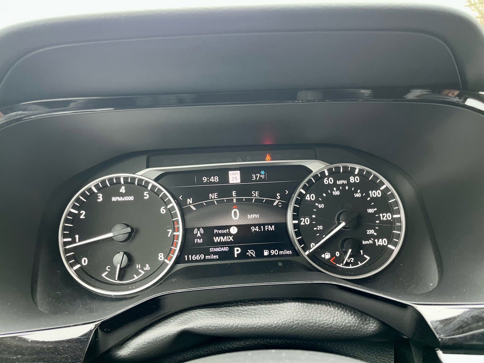 Used 2025 Nissan Pathfinder SL FWD image 3