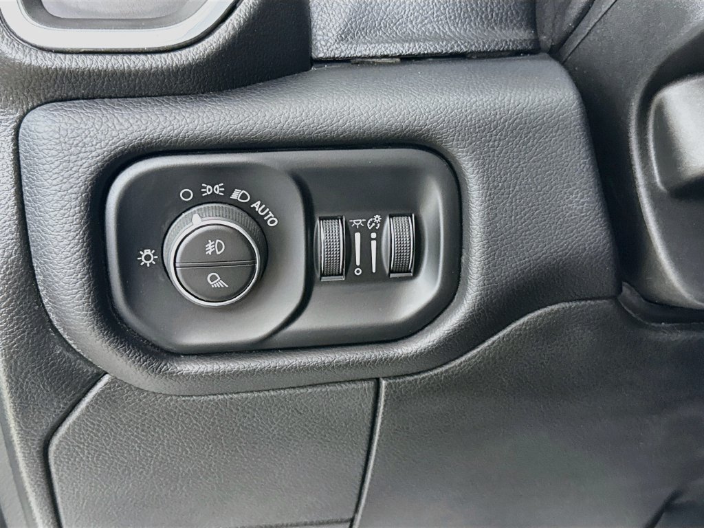 Used 2025 RAM 2500 Laramie AWD/4WD image 10