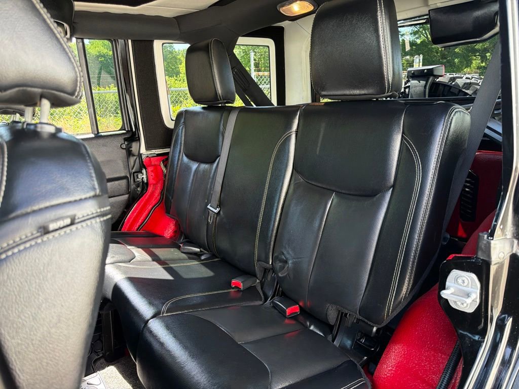 Used 2016 Jeep Wrangler Unlimited Rubicon AWD/4WD image 18