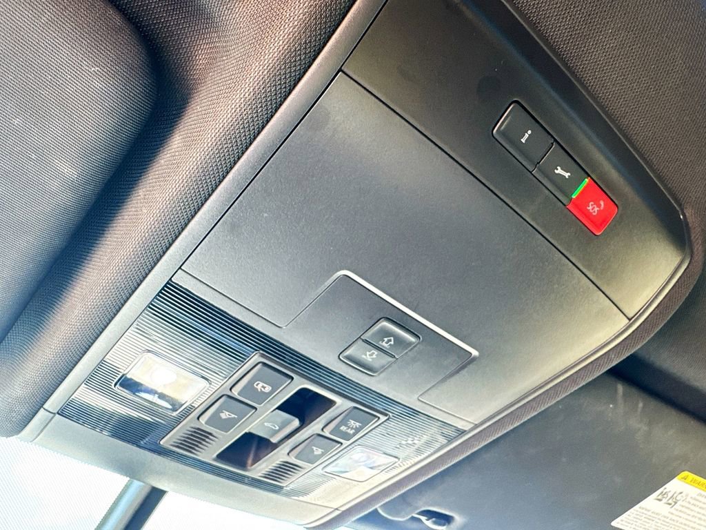 Used 2023 Volkswagen Atlas Cross Sport SE w/ Panoramic Sunroof Package image 18