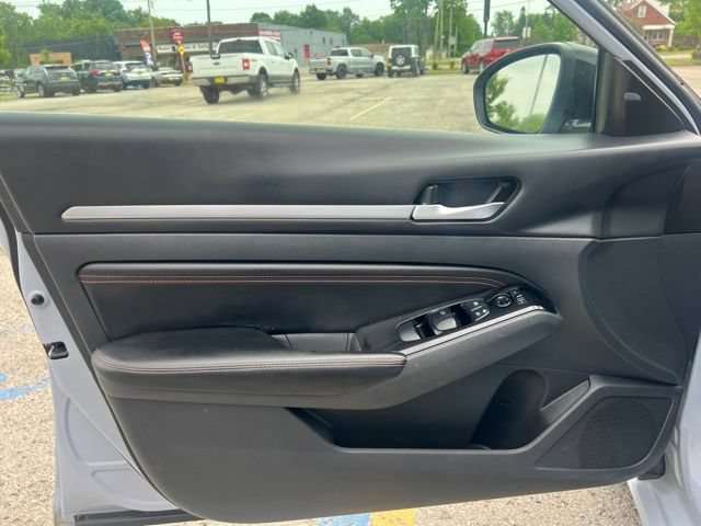 Used 2023 Nissan Altima 2.5 SR FWD image 15